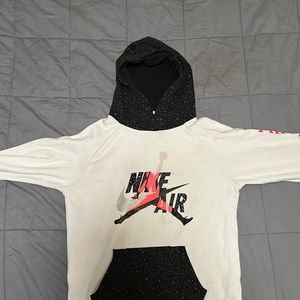 White and black air Jordan sweatshirt size: youth Large